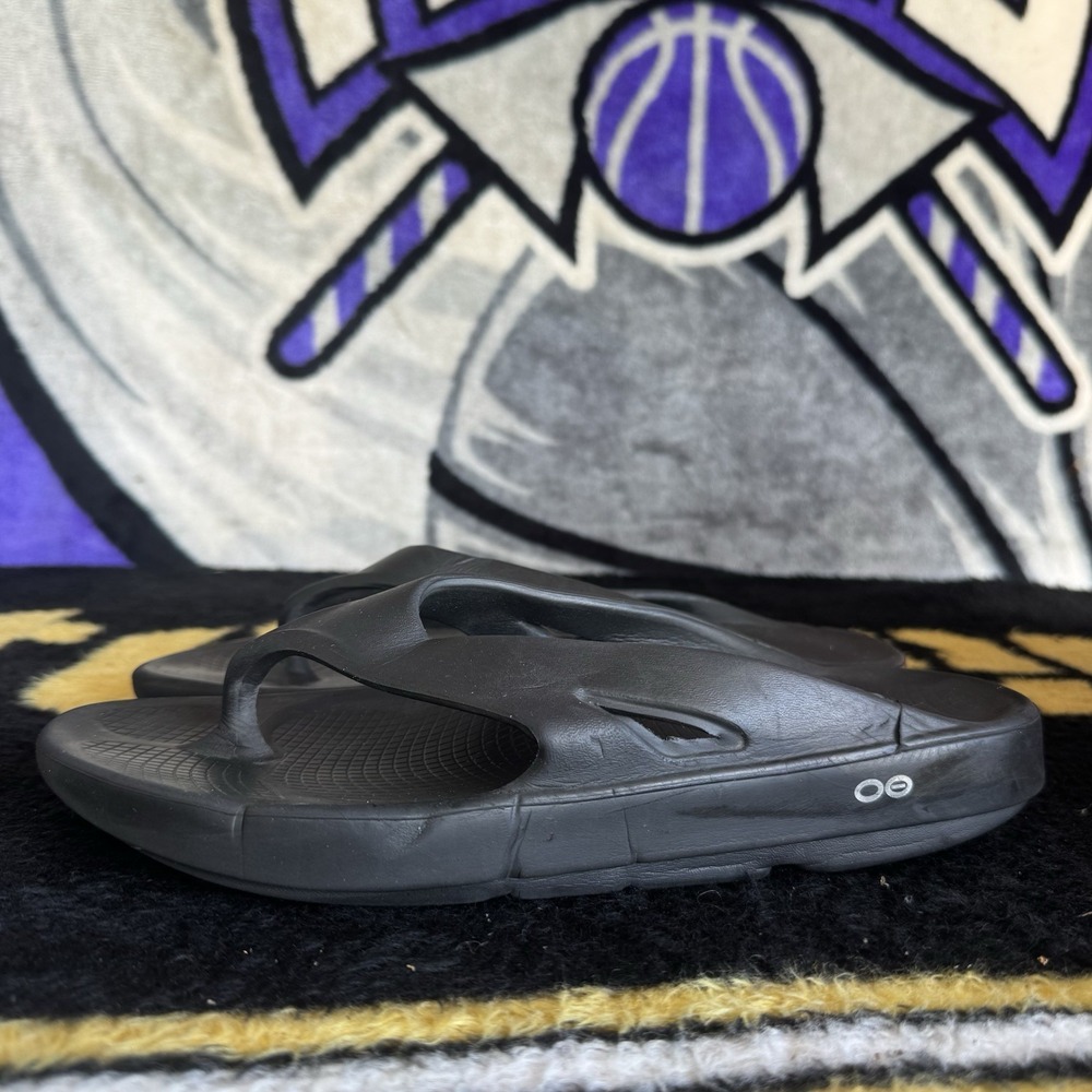 Size M11 - Oofos Original Recovery Sandals Thong Flip Flops Black